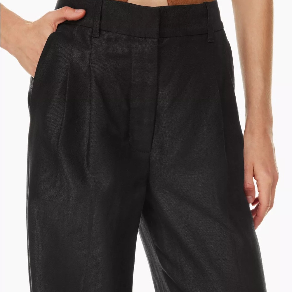 LINEN ARITZIA The Effortless Pant Linen
High-waisted, wide-leg linen pants - Picture 2 of 8